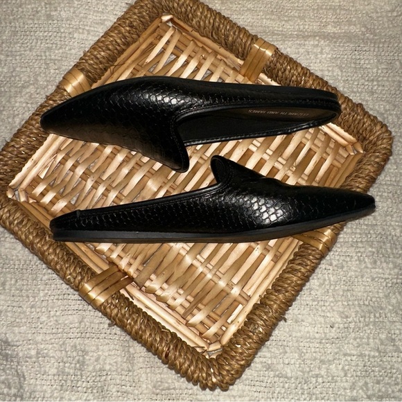 UEC Elizabeth And James Black Python Mule sz 7.5 - Picture 11 of 12